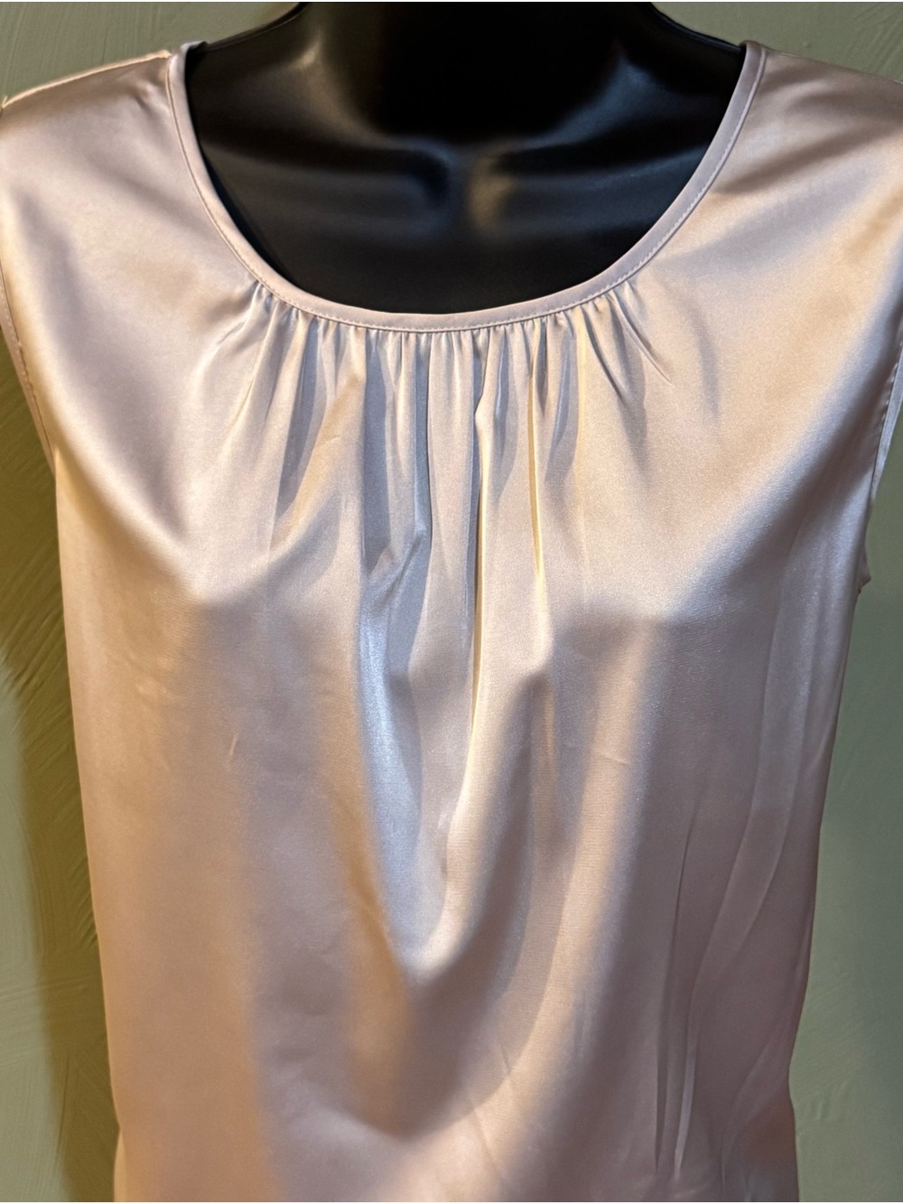 Calvin Klein Satin Sleeveless Blouse Pleated Scoop Neck Champagne Gold Size M - Picture 2 of 12